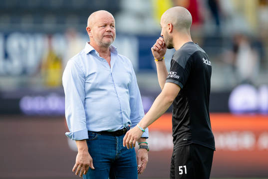 Häckens tränare Per-Mathias Högmo och assisterande