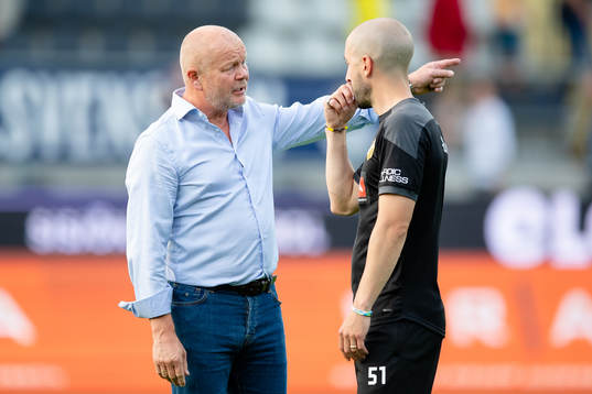 Häckens tränare Per-Mathias Högmo och assisterande
