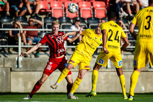 Bläddra bland fler bilder av Fotboll, Allsvenskan, Östersund - Halmstad
