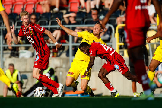 Halmstads Alexander Berntsson och Östersunds Frank Arhin