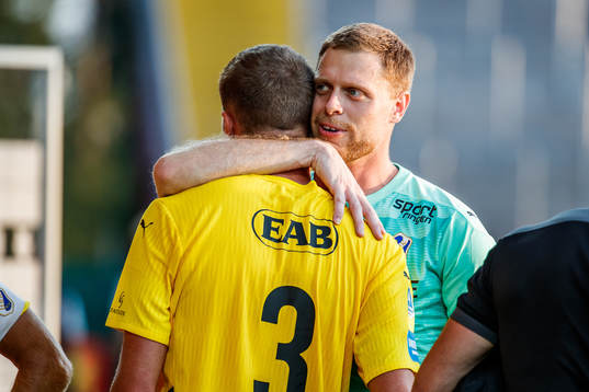 Halmstads Alexander Berntsson och målvakt Malkolm Nilsson