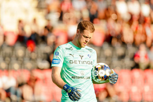 21072 Halmstads målvakt Malkolm Nilsson Säfqvist 6