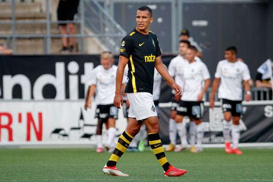 s Nabil Bahoui deppar vid 1-0