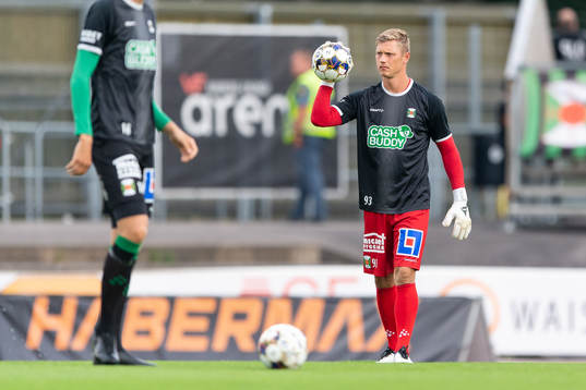 Varbergs målvakt Philip Mårtensson före fotbollsmatchen