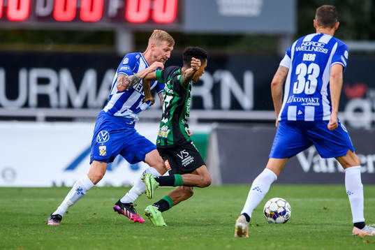 IFK Göteborgs Sebastian Eriksson och Varbergs Tashreeq