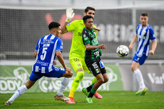 Varbergs Tashreeq Matthews mot IFK Göteborgs Alexander