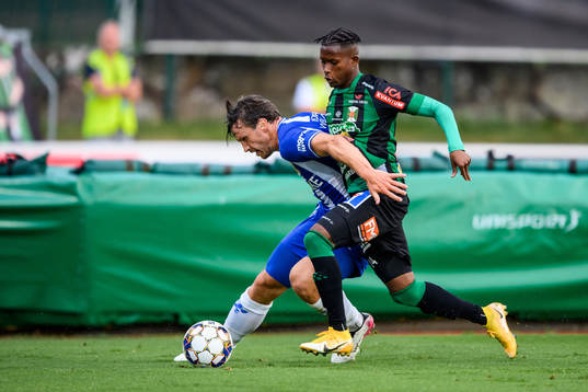 IFK Göteborgs Gustav Svensson och Varbergs Adama Fofana