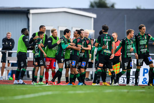 Varbergs Ryan Moon jublar med lagkamrater