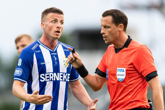 IFK Göteborgs Calle Johansson och domare Andreas Ekberg