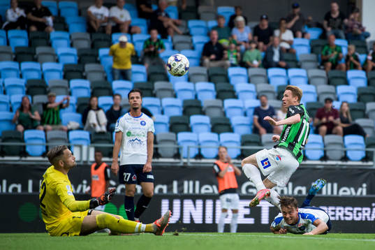 Akropolis målvakt John Alvbåge och GAIS Julius Lindberg