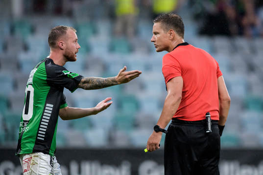 GAIS Daniel Sterner reagerar mot domare Martin