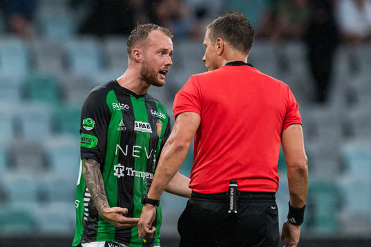 GAIS Daniel Sterner reagerar mot domare Martin
