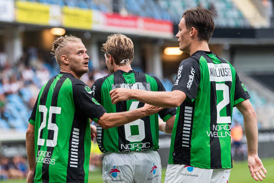 GAIS Jonas Lindberg jublar med August Wängberg och Daniel