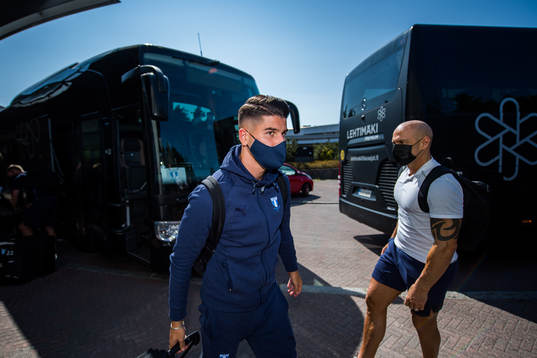 Antonio Colak of Malmö FF arrives at the hotel