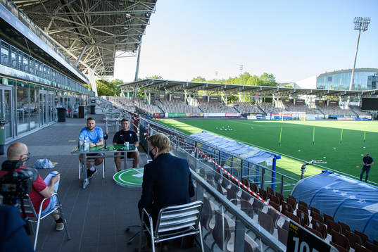 Lasse Nielsen and Jon Dahl Tomasson, head coach of Malmö FF