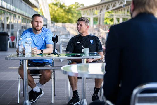 Lasse Nielsen and Jon Dahl Tomasson, head coach of Malmö FF