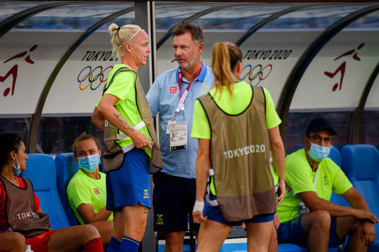 Caroline Seger and Peter Gerhardsson, head coach of Sweden,