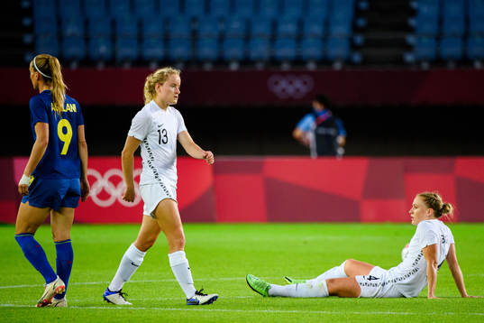 Paige Satchell and CJ Botts of New Zealand look dejected