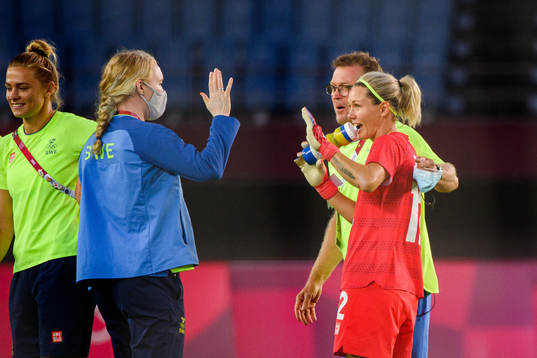 Goalkeepers Hedvig Lindahl and Jennifer Falk of Sweden