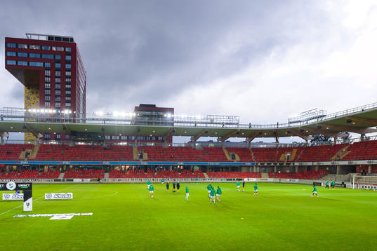 Jönköpings spelare värmer upp före fotbollsmatchen i