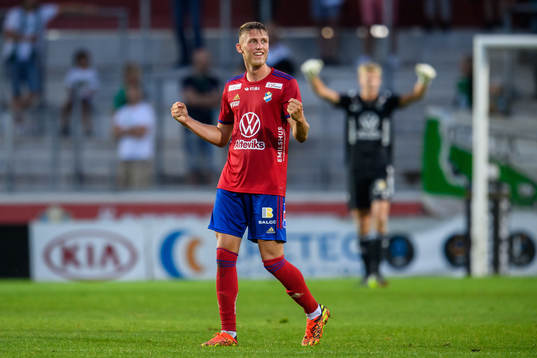 Östers Emil Engqvist jublar