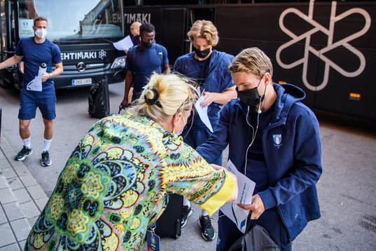 Oscar Lewicki of Malmö FF arrive at the stadium