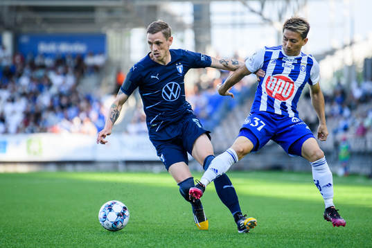Sören Rieks of Malmö FF och Atomu Tanaka of Helsinki