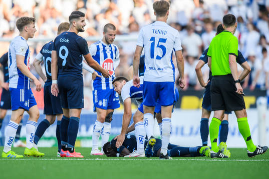 Bonke Innocent of Malmö FF in pain