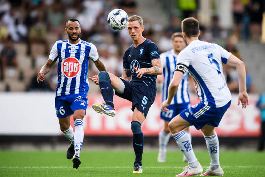 Sören Rieks of Malmö FF and Jair Tavares Silva of Helsinki
