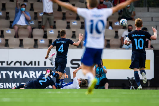 Riku Riski of Helsinki and Eric Larsson of Malmö FF