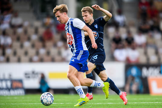Lucas Lingman of Helsinki and Oscar Lewicki of Malmö FF