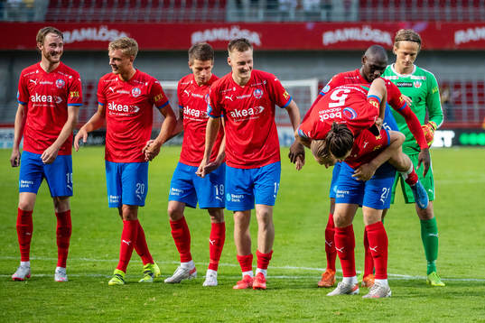 Helsingborgs Brandur Hendriksson Olsen rider på ryggen på