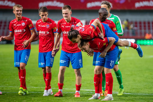 Helsingborgs Brandur Hendriksson Olsen rider på ryggen på