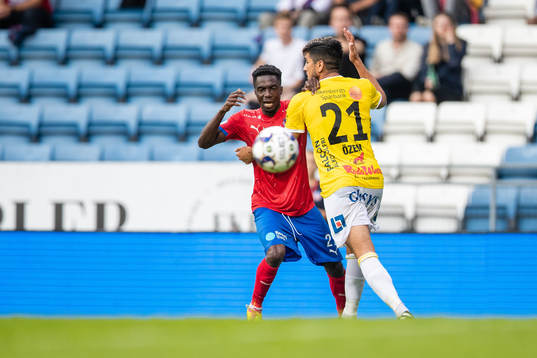 Helsingborgs Benjamin Acquah och Falkenbergs Mahmut Özen