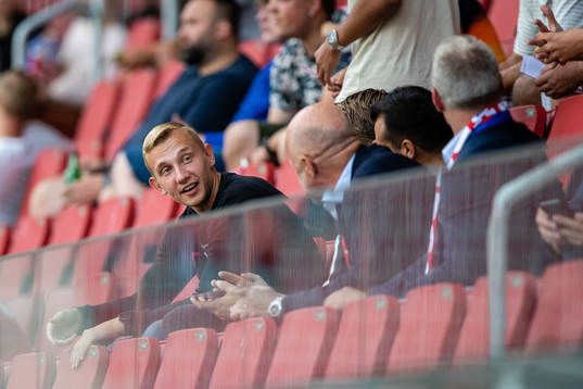 Helsingborgs Jakob Voelkerling Persson på läktaren