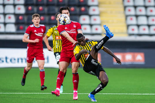 Connor McLennan of Aberdeen and Godswill Ekpolo of Häcken