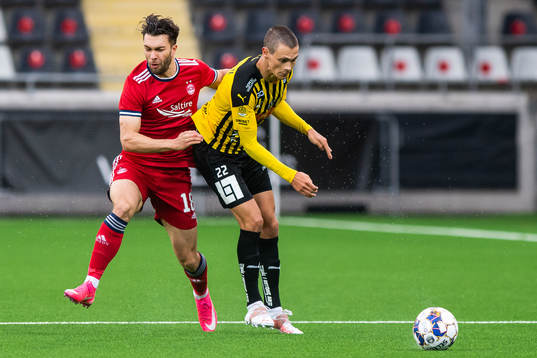 of Aberdeen Connor McLennan and Tobias Carlsson of Häcken