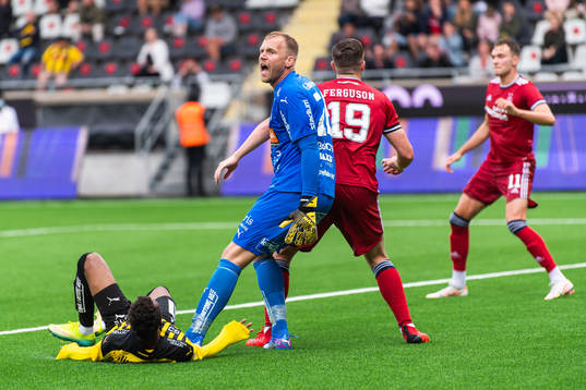 Goalkeeper Peter Abrahamsson of Häcken reacts