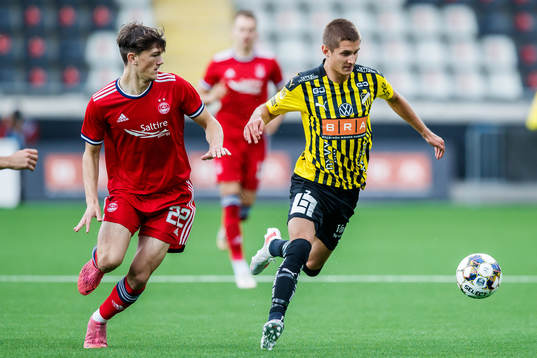 Calvin Ramsay of Aberdeen and Leo Bengtsson of Häcken