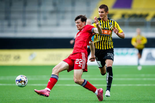 Calvin Ramsay of Aberdeen and Leo Bengtsson of Häcken