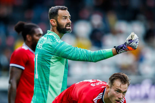goalkeeper Joe Lewis of Aberdeen