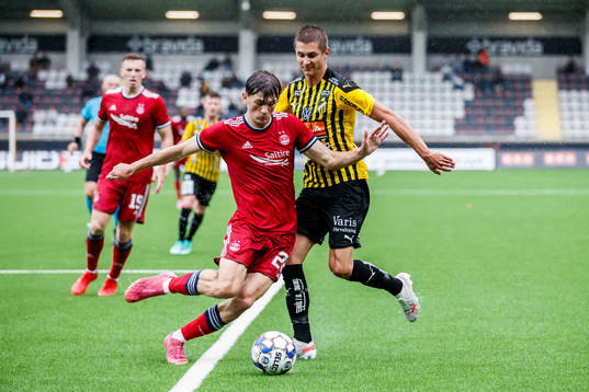 Calvin Ramsay of Aberdeen and Leo Bengtsson of Häcken