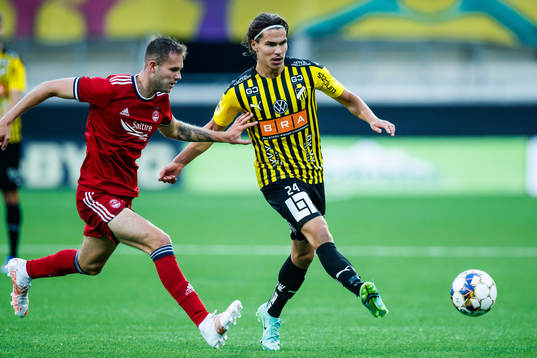 Teddy Jenks of Aberdeen and William Milovanovic of Häcken