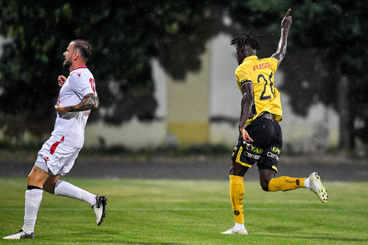 Marokhy Ndione of Elfsborg celebrates