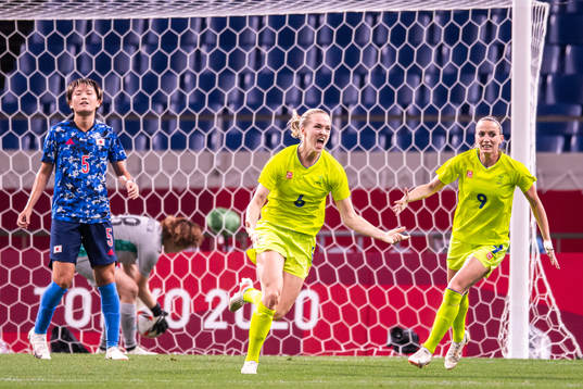 Magdalena Eriksson of Sweden celebrate with Kosovare Asllani