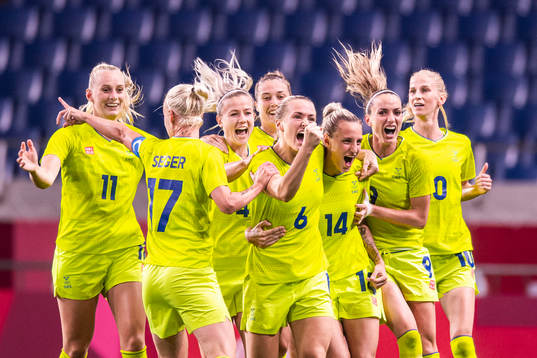 Magdalena Eriksson of Sweden celebrate with teammates