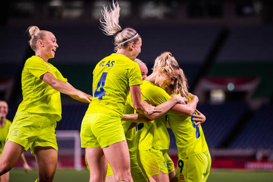 Kosovare Asllani of Sweden celebrate with teammates