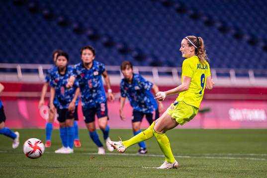 Kosovare Asllani of Sweden scoree the 3-1 goal in the