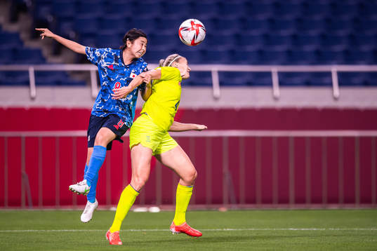 Hanna Glas and Narumi Miura of Japan in the women's