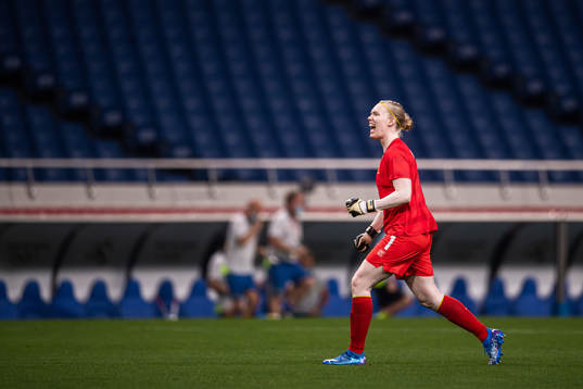 Goalkeeper Hedvig Lindahl of Sweden celebrates the 3-1 goal